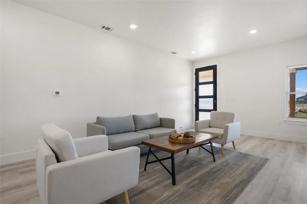 195 Bianca Circle Del Valle TX 78617