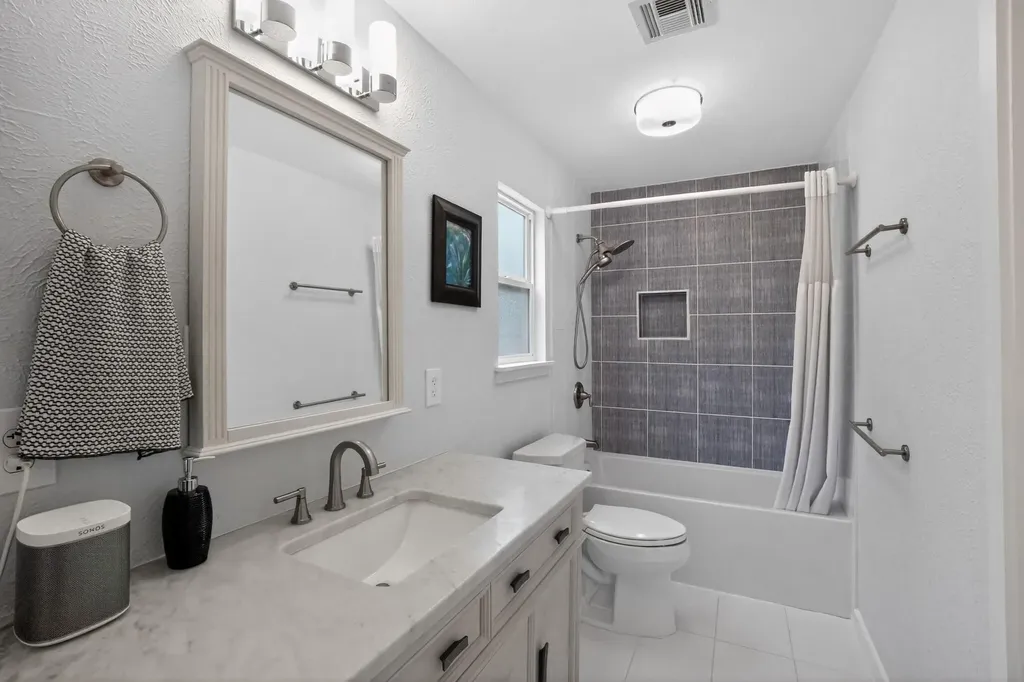 3303 Rosefinch Trail Austin TX 78746