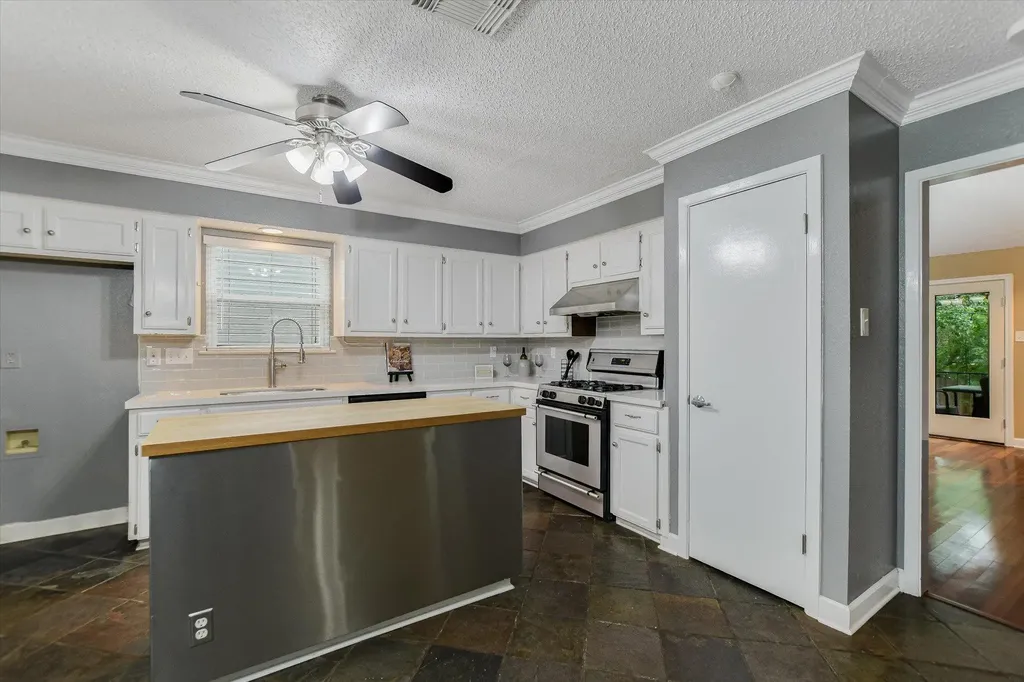 5810 Secrest Drive Austin TX 78759