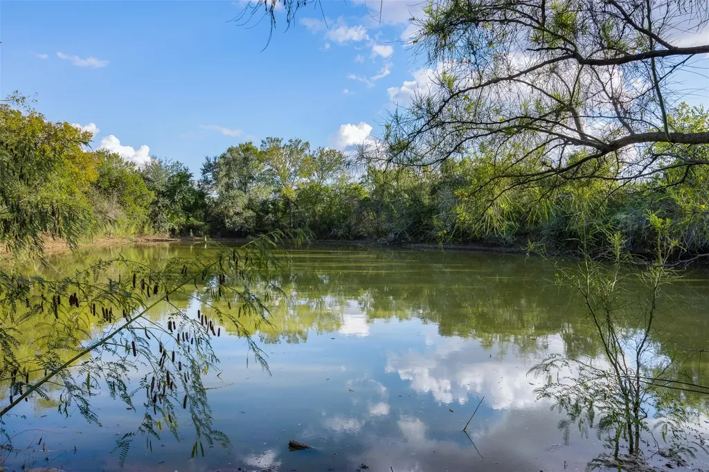 399 Seals Creek Road Lockhart TX 78644