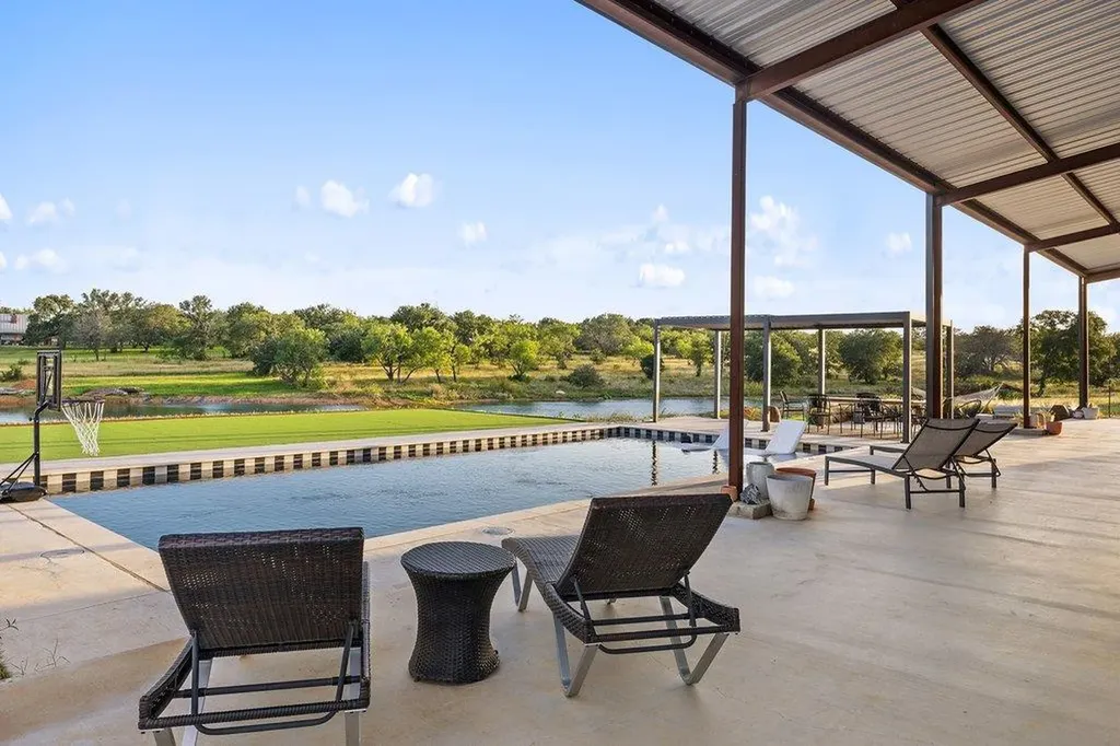 440 Flying X Road Spicewood TX 78669