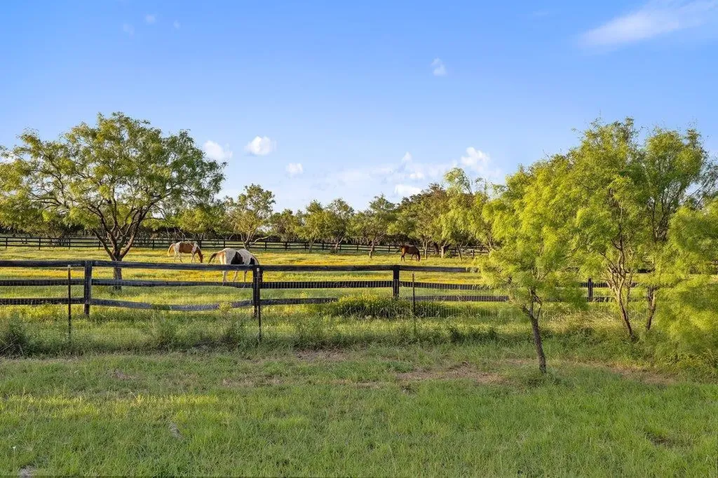 440 Flying X Road Spicewood TX 78669