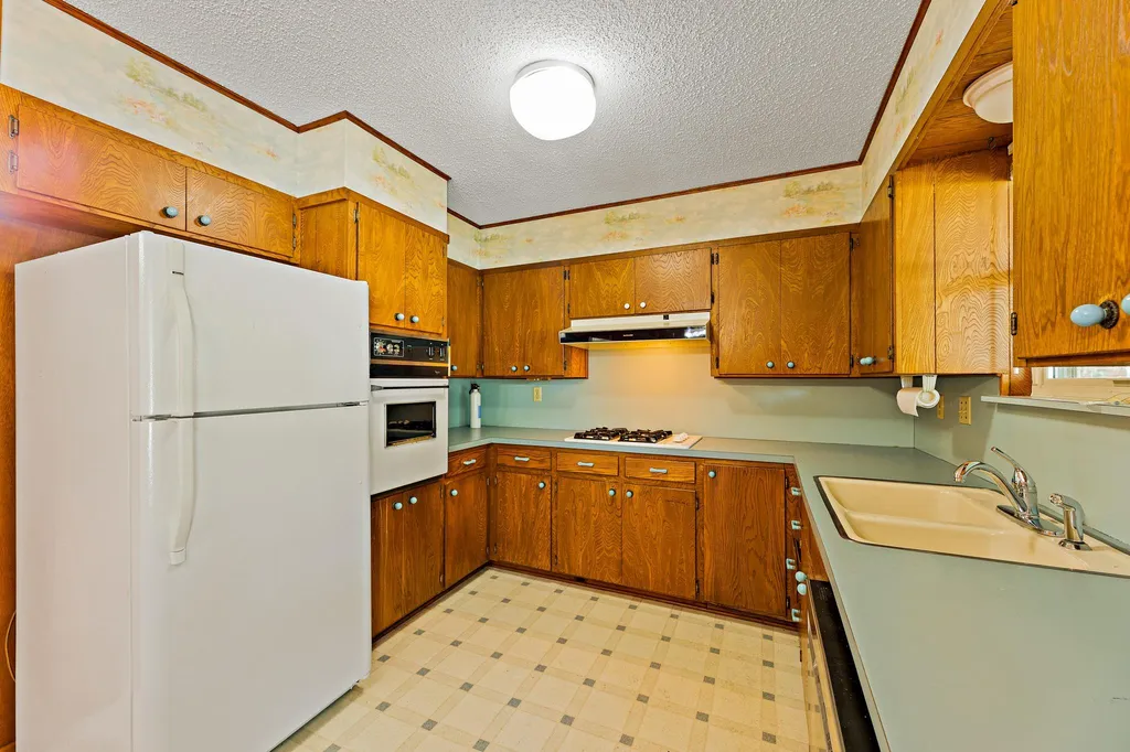 215 Memorial Drive Luling TX 78648