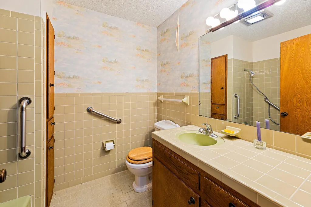 215 Memorial Drive Luling TX 78648