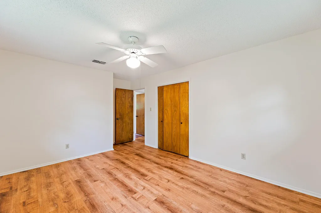 215 Memorial Drive Luling TX 78648
