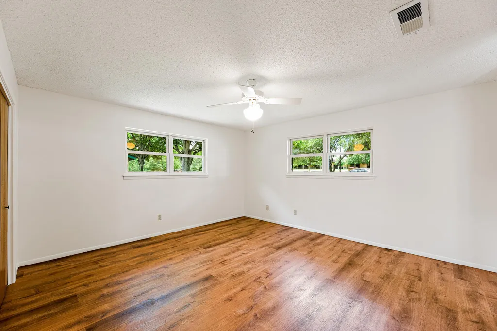 215 Memorial Drive Luling TX 78648