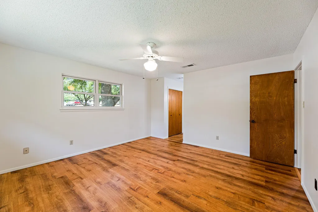 215 Memorial Drive Luling TX 78648