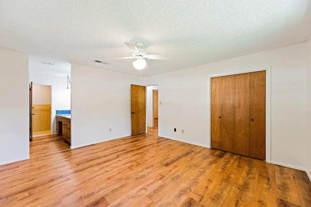 215 Memorial Drive Luling TX 78648