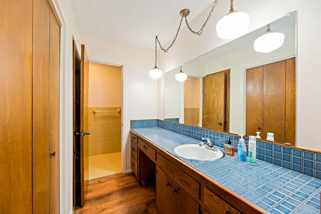215 Memorial Drive Luling TX 78648