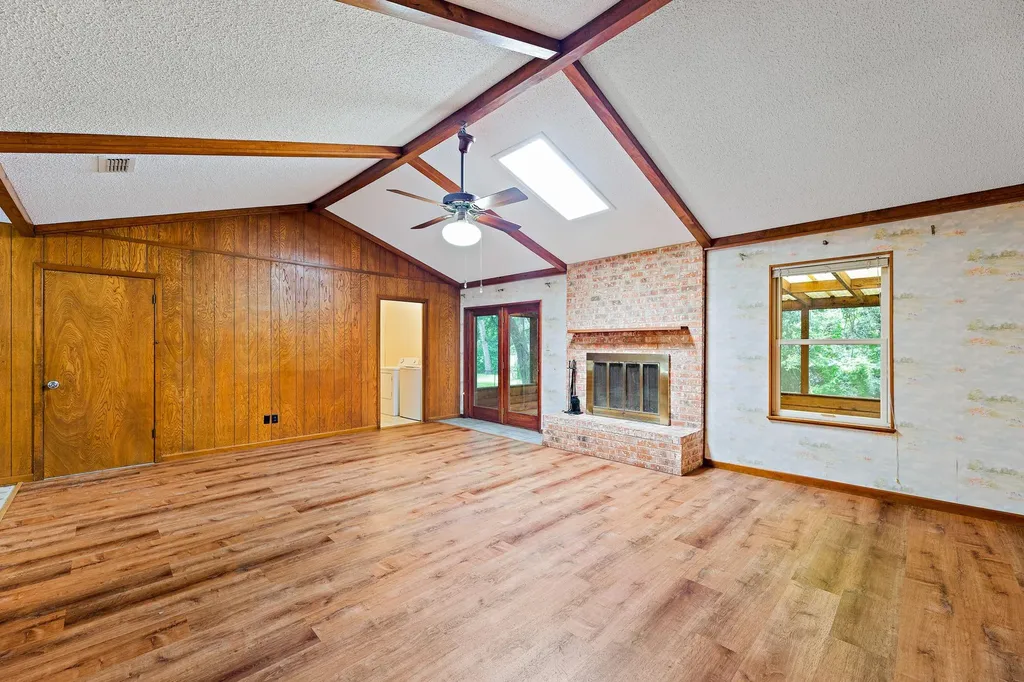 215 Memorial Drive Luling TX 78648