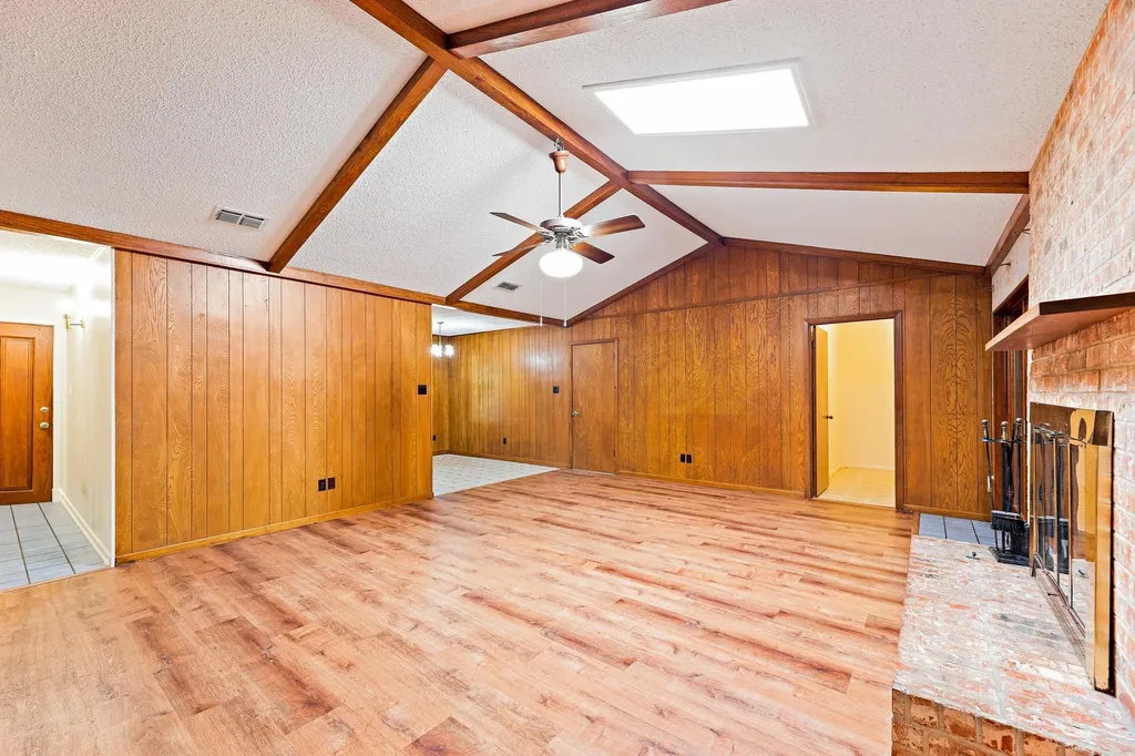 215 Memorial Drive Luling TX 78648