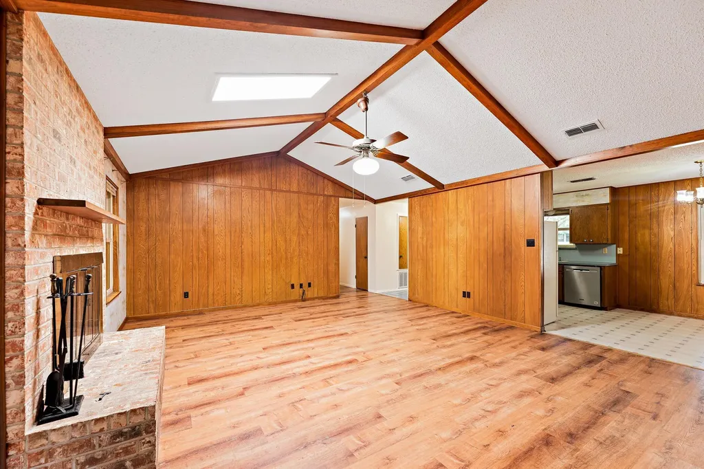 215 Memorial Drive Luling TX 78648