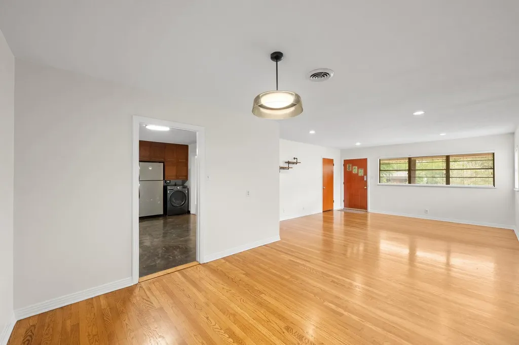 1404 Cloverleaf Drive Austin TX 78723