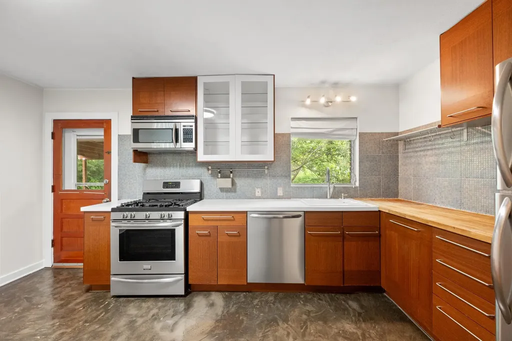 1404 Cloverleaf Drive Austin TX 78723