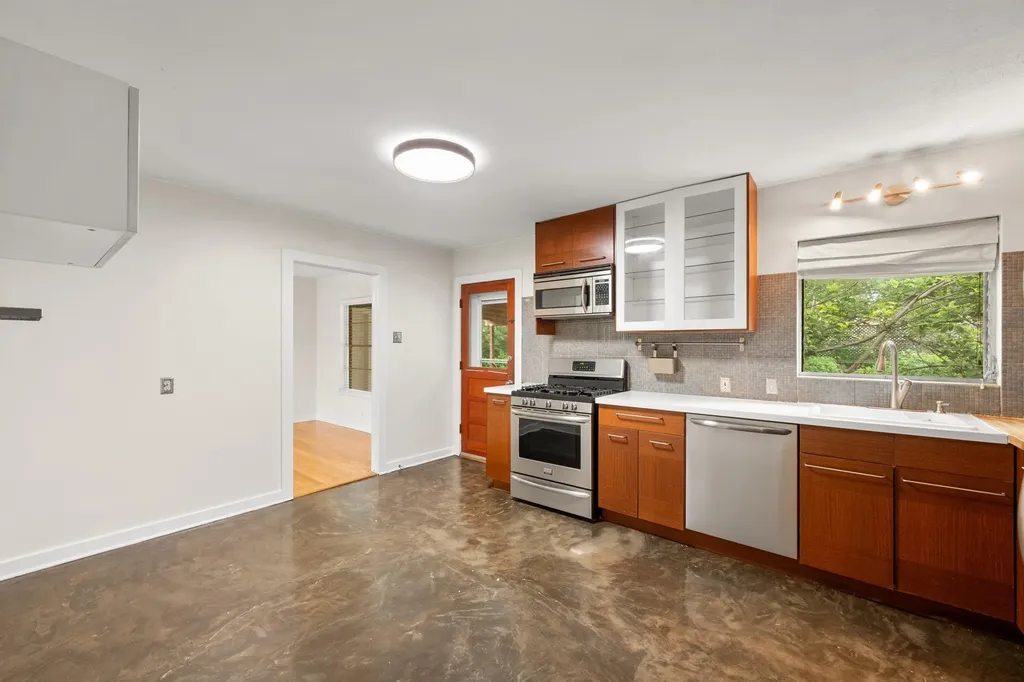 1404 Cloverleaf Drive Austin TX 78723