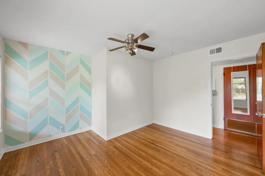 1404 Cloverleaf Drive Austin TX 78723
