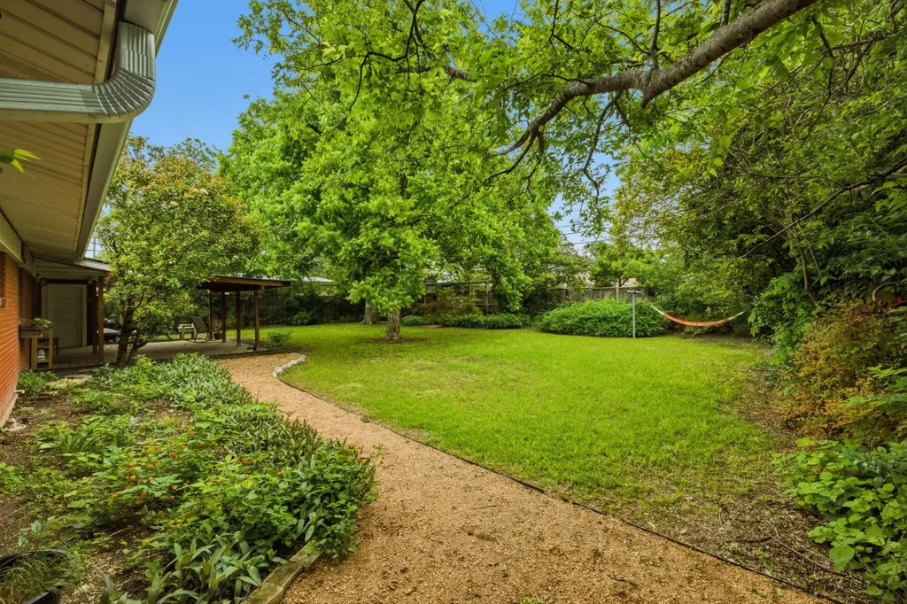 1404 Cloverleaf Drive Austin TX 78723