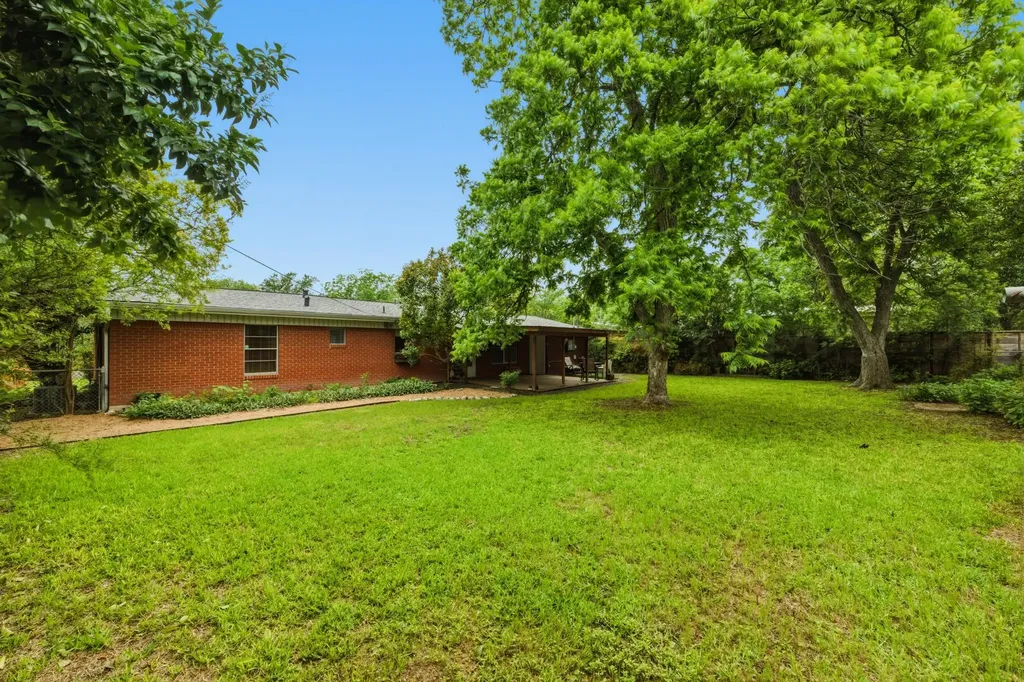 1404 Cloverleaf Drive Austin TX 78723
