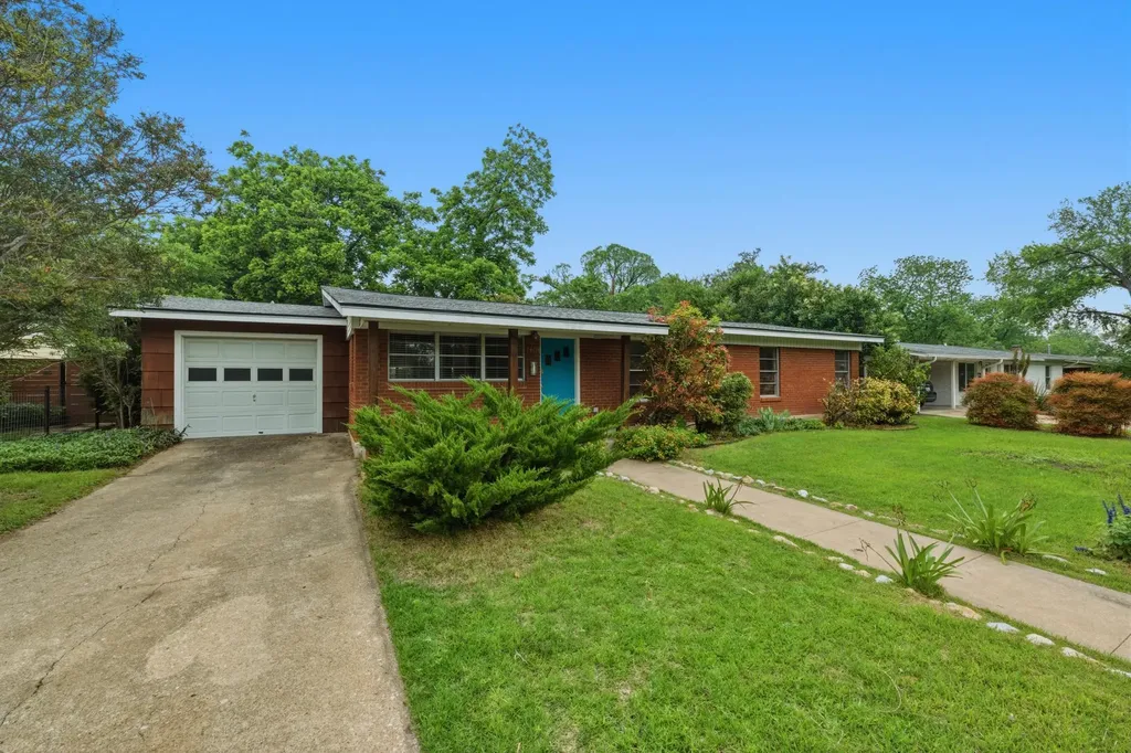 1404 Cloverleaf Drive Austin TX 78723