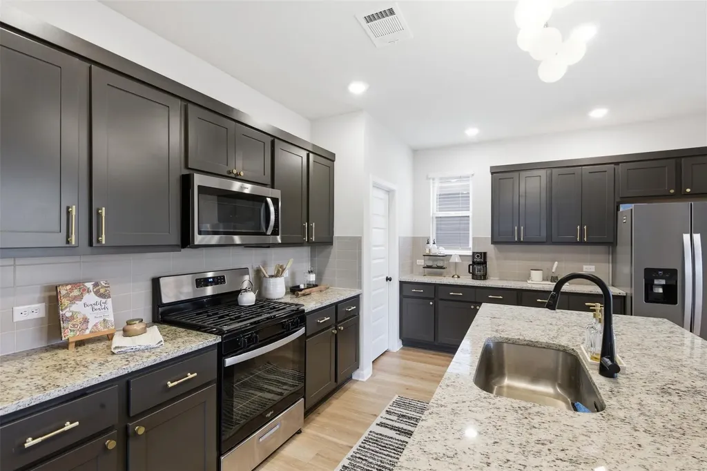 108 Gullivers Drive Elgin TX 78621
