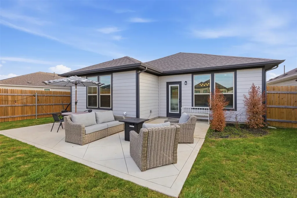 108 Gullivers Drive Elgin TX 78621