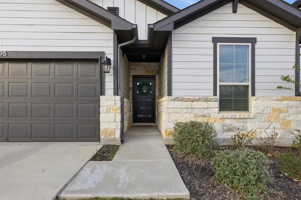 108 Gullivers Drive Elgin TX 78621
