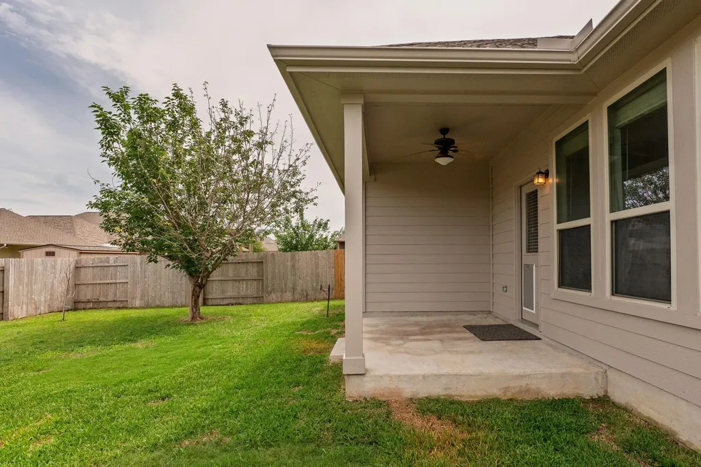 2701 Auburn Chestnut Lane Pflugerville TX 78660