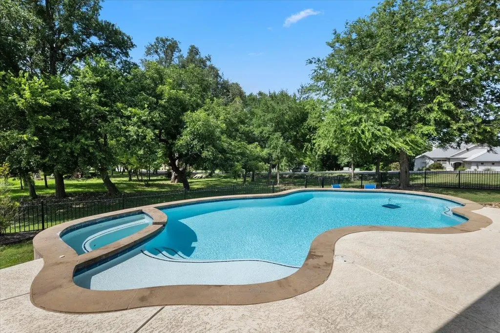 601 Pheasant Meadow Liberty Hill TX 78642