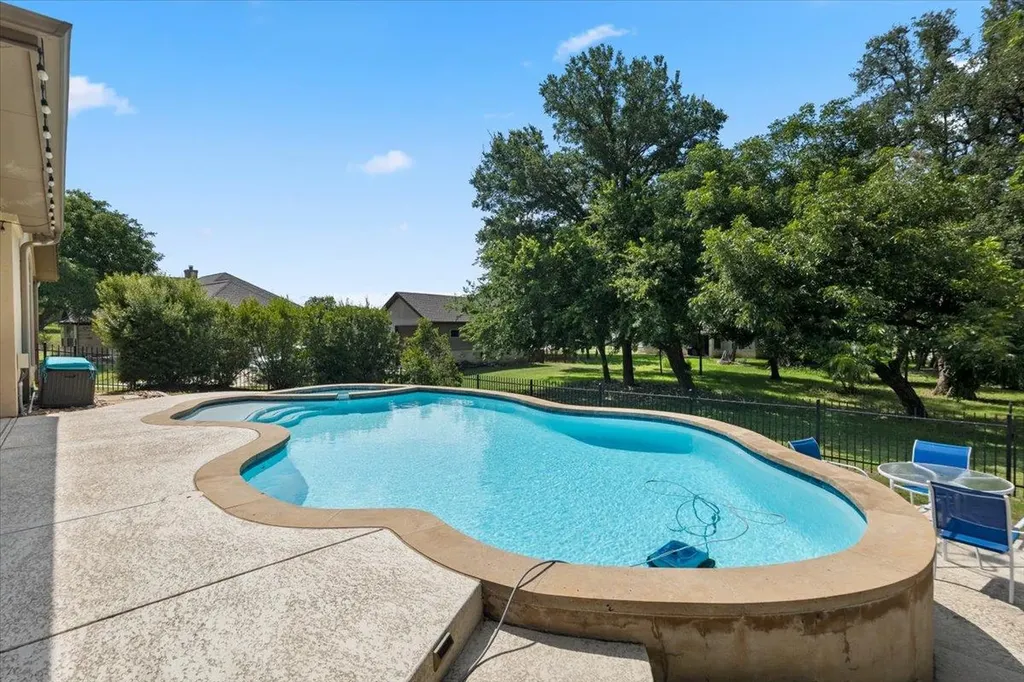 601 Pheasant Meadow Liberty Hill TX 78642