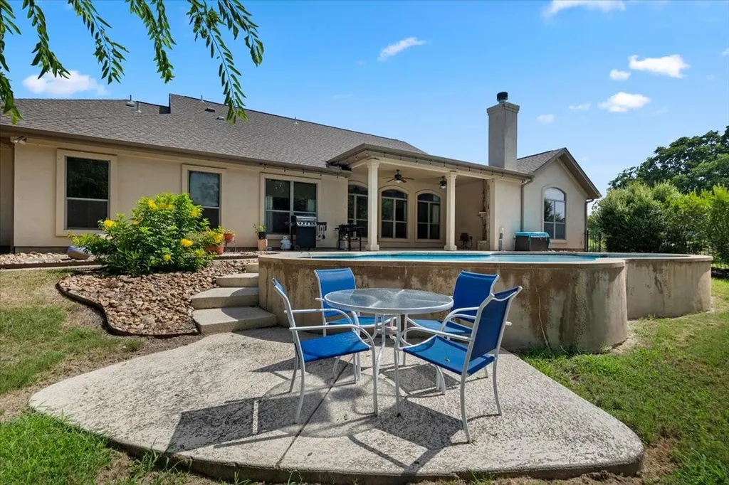 601 Pheasant Meadow Liberty Hill TX 78642
