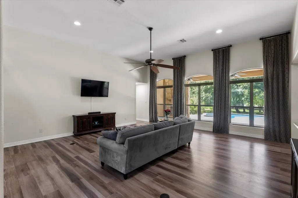 601 Pheasant Meadow Liberty Hill TX 78642