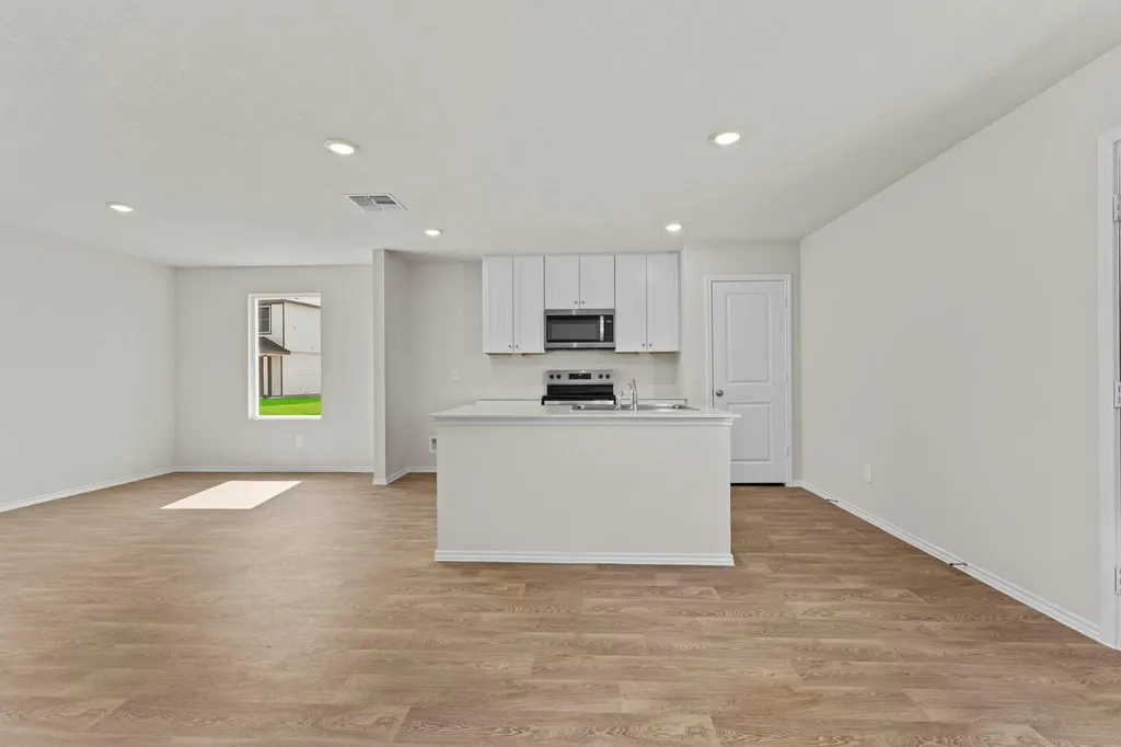 2203 Lionheart Drive Luling TX 78648