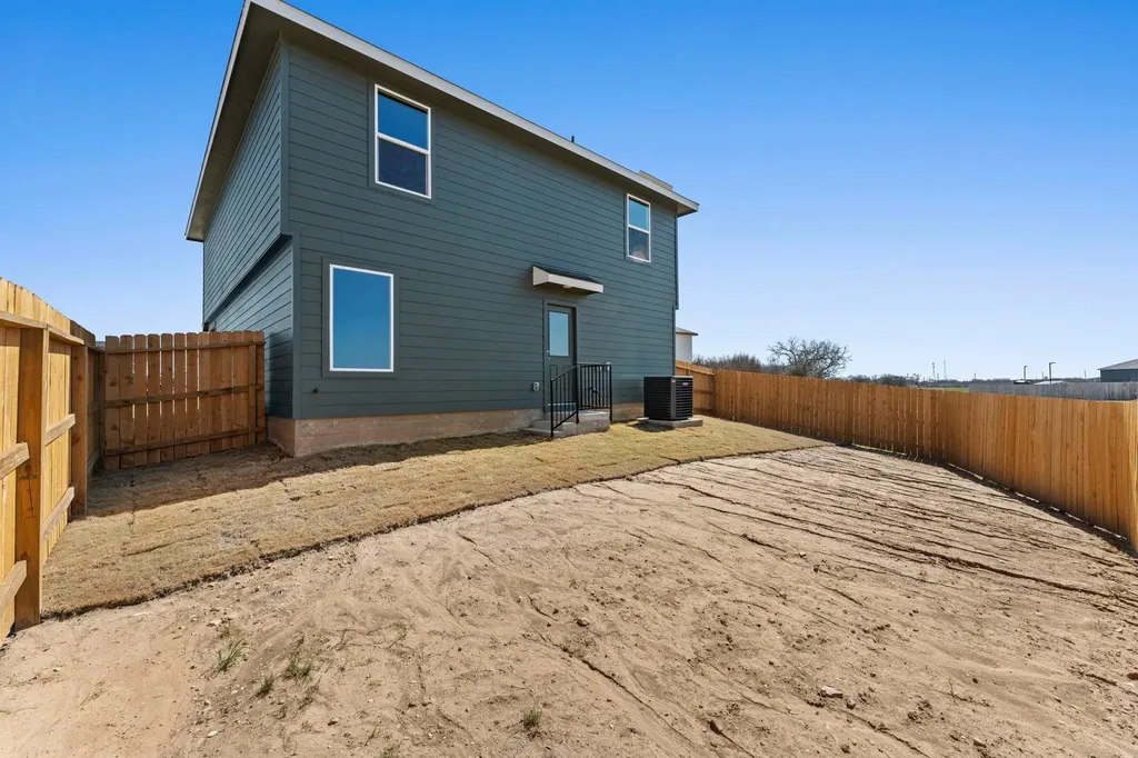 2203 Lionheart Drive Luling TX 78648
