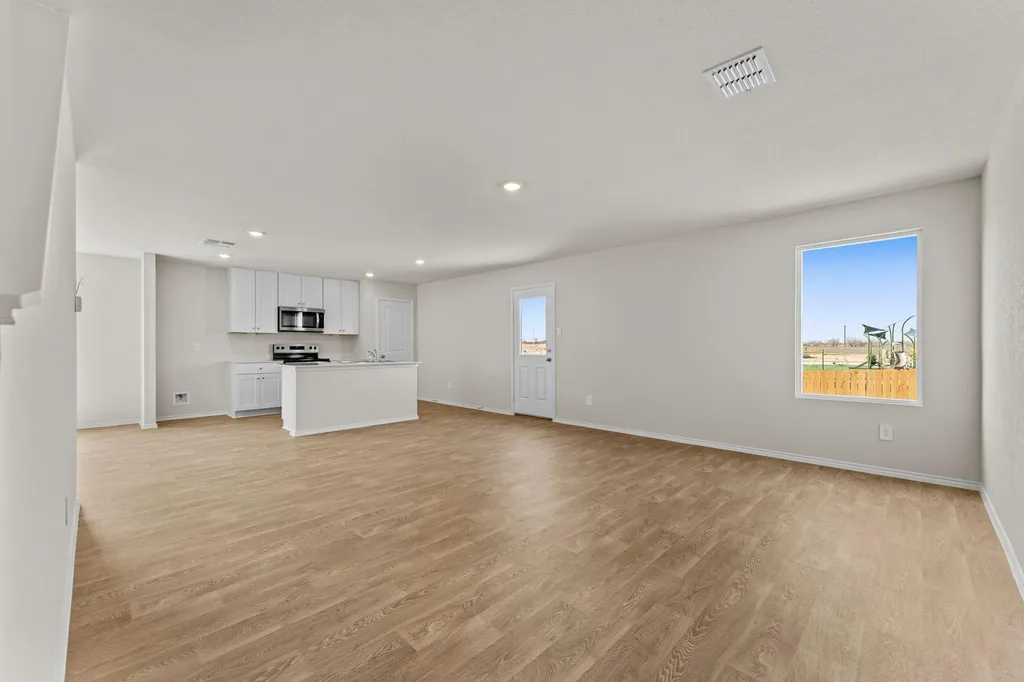 2203 Lionheart Drive Luling TX 78648