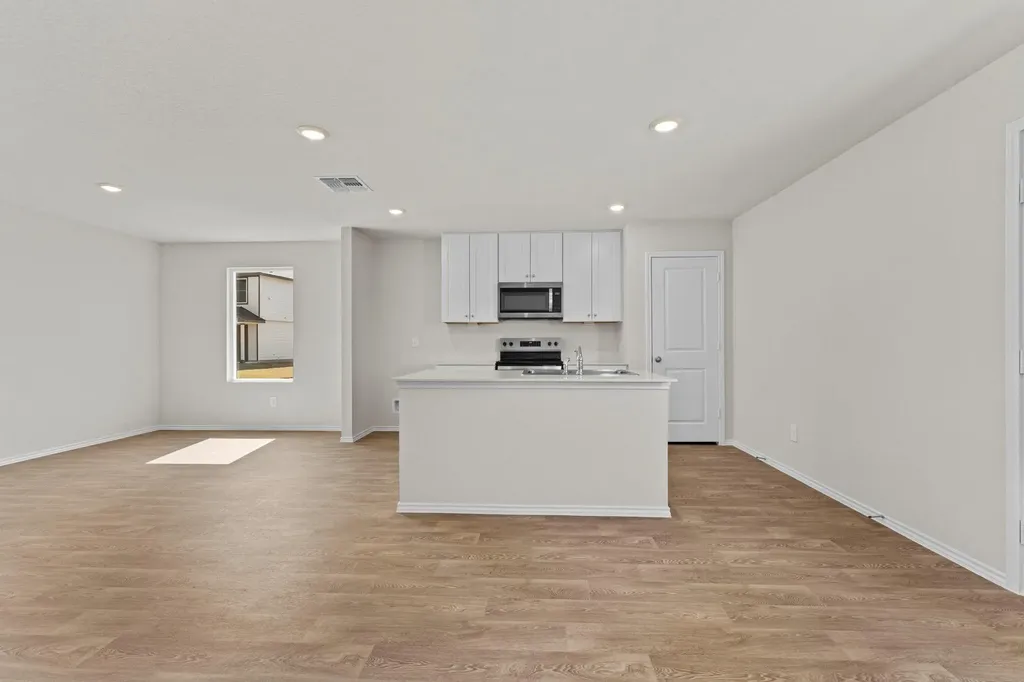 2203 Lionheart Drive Luling TX 78648