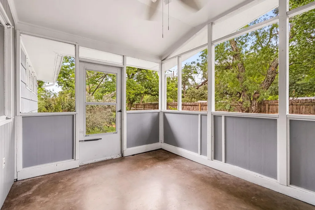2802 Perry Lane Austin TX 78731