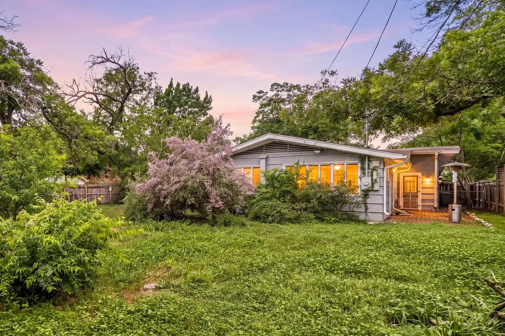 2802 Perry Lane Austin TX 78731