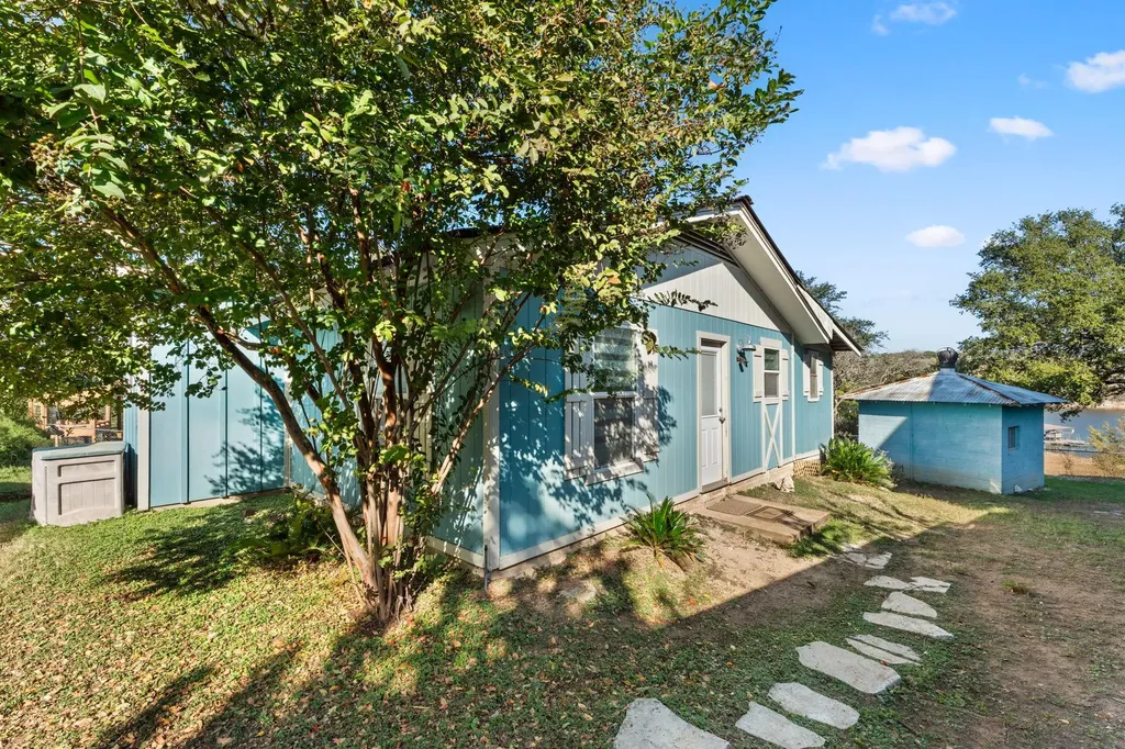 1327 Lake Shore Drive Spicewood TX 78669