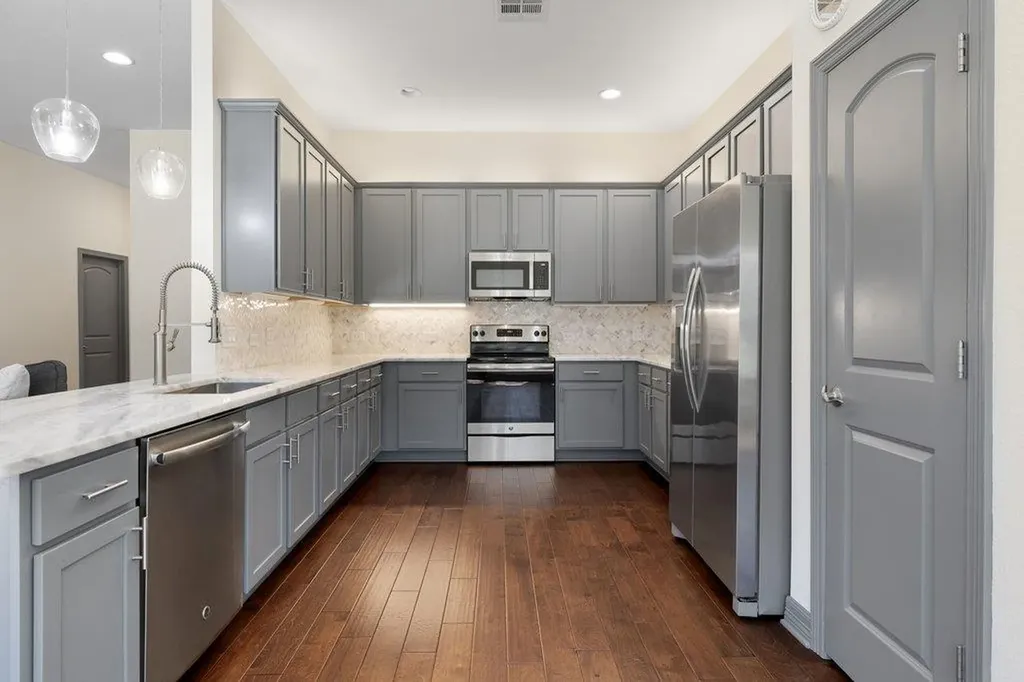 338 Coventry Road Spicewood TX 78669