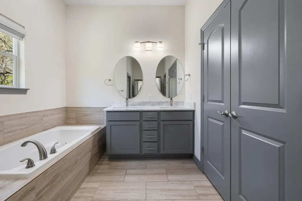338 Coventry Road Spicewood TX 78669