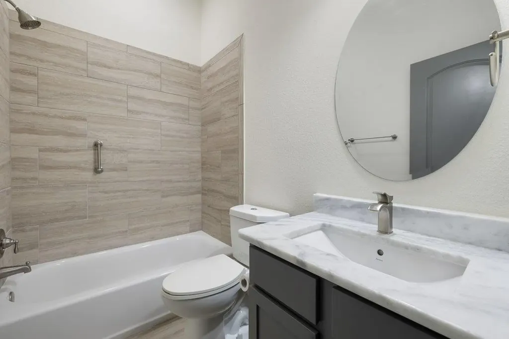 338 Coventry Road Spicewood TX 78669