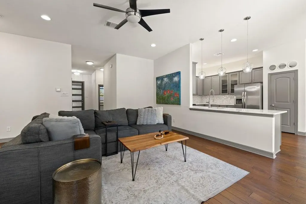 338 Coventry Road Spicewood TX 78669
