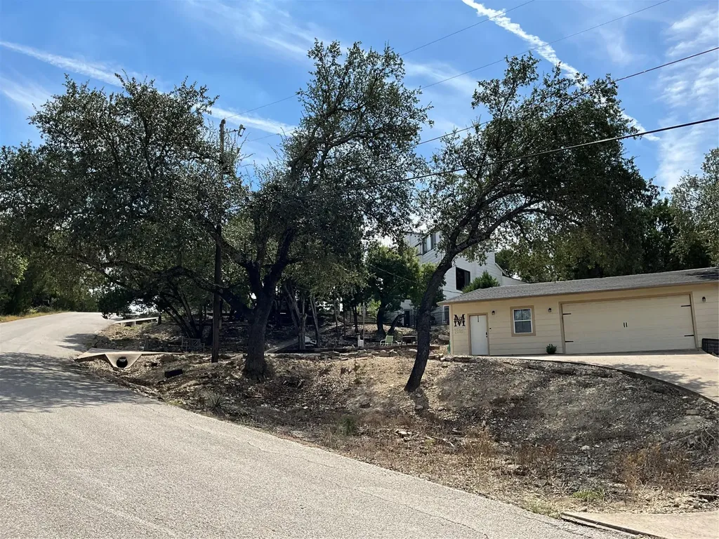 20904, 20906 Tomahawk Street Lago Vista TX 78645