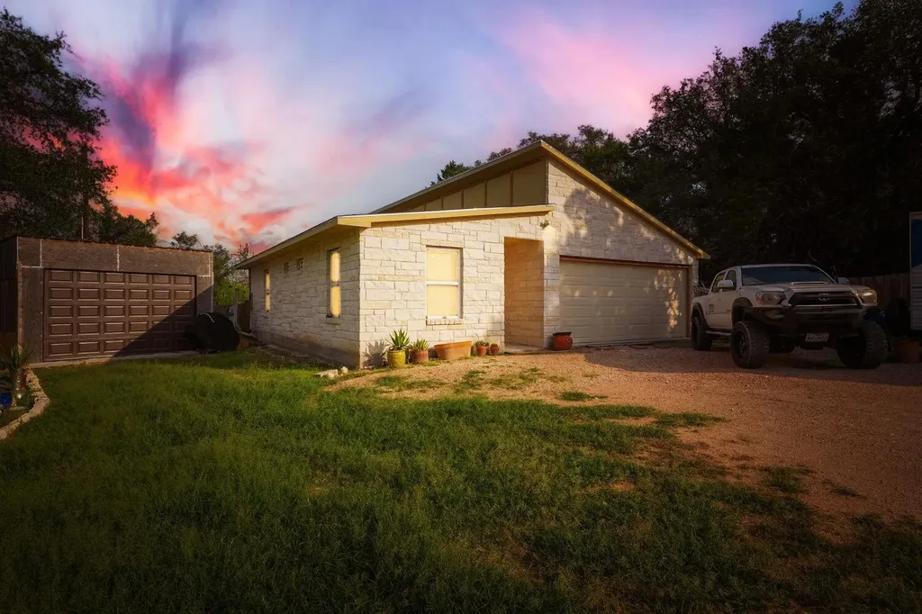 2705 Cory Lane Spicewood TX 78669