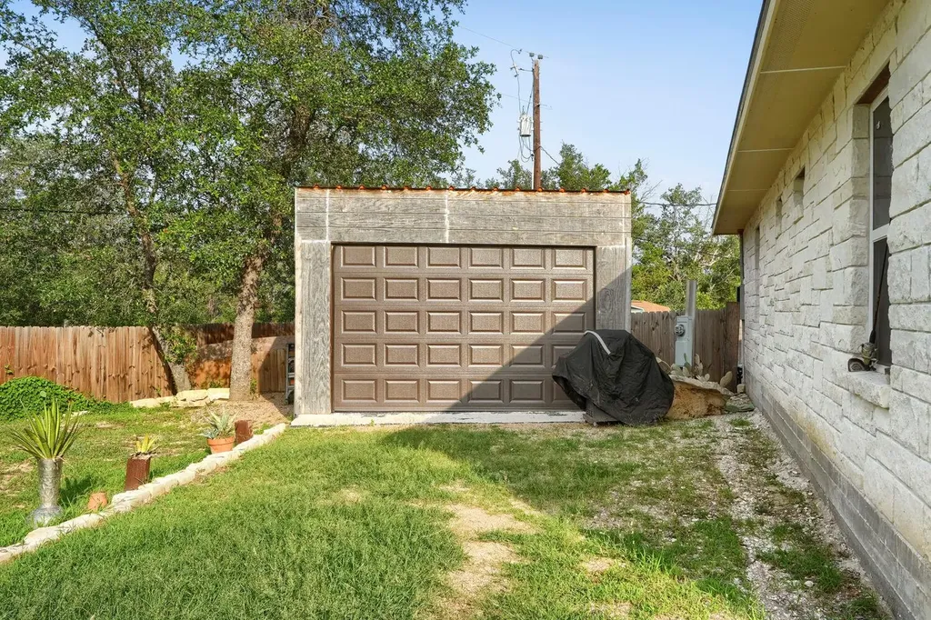 2705 Cory Lane Spicewood TX 78669