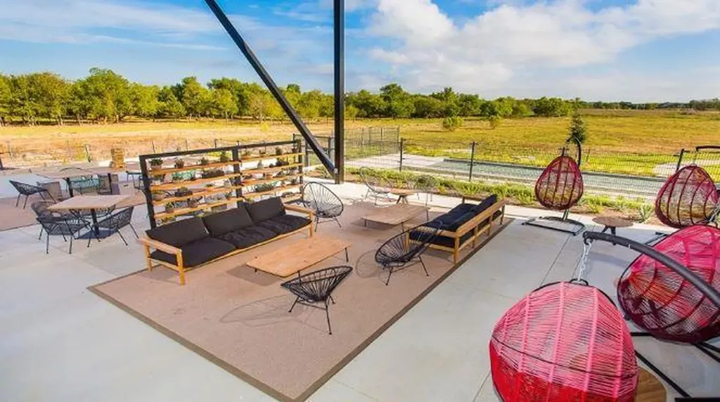 9208 The Ravine Way Austin TX 78744