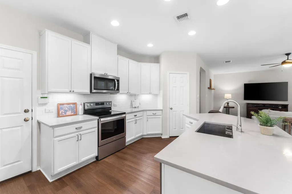 1133 Yellow Iris Road Leander TX 78641