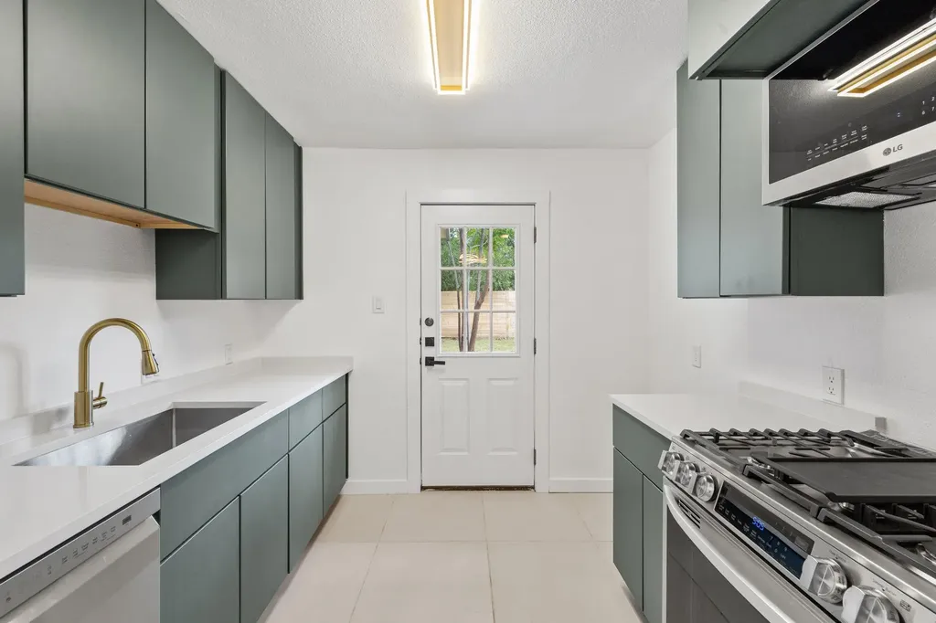 4908 Hawk Cove Austin TX 78745