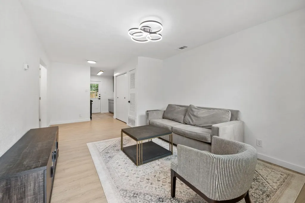 4908 Hawk Cove Austin TX 78745