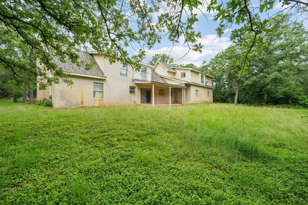 272 Old Coach Lane Elgin TX 78621